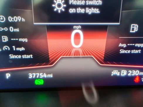 Used 2022 Volkswagen Tiguan SE R-Line image 42