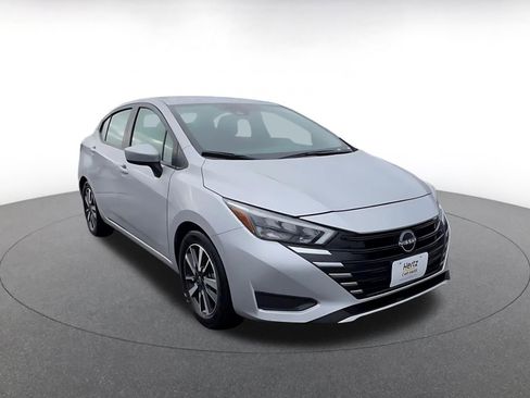 Used 2025 Nissan Versa SV image 3