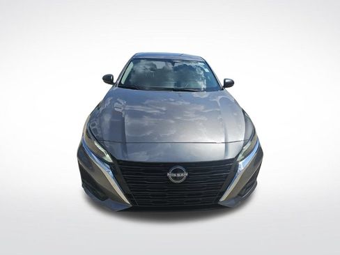 Used 2025 Nissan Altima 2.5 SV FWD image 2