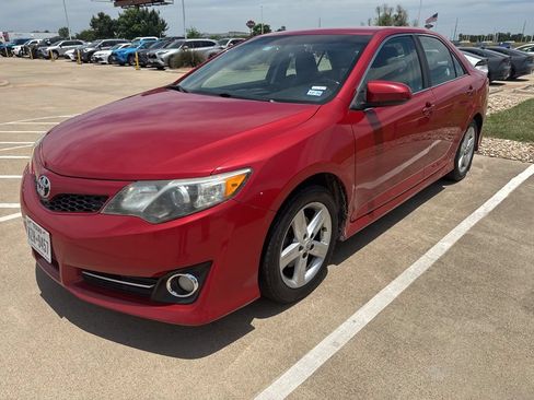 Used 2012 Toyota Camry SE FWD image 5