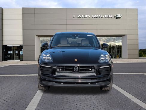 Used 2024 Porsche Macan AWD/4WD image 2