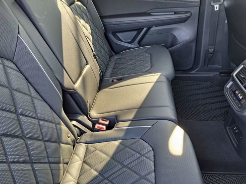 Used 2025 Volkswagen Atlas SEL Premium R-Line image 22