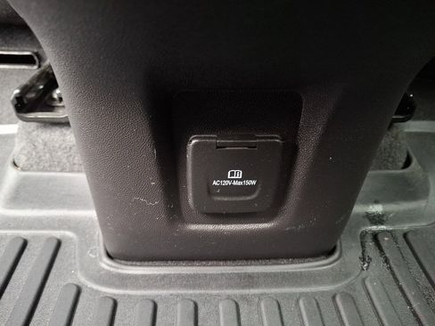 Used 2024 GMC Terrain SLE w/ Driver Convenience Package image 12