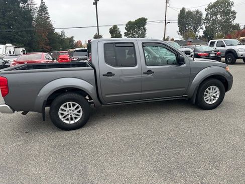 Used 2019 Nissan Frontier SV image 12