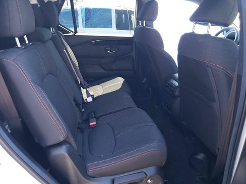Used 2025 Honda Pilot Sport image 9