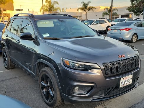 Used 2023 Jeep Cherokee Altitude Lux image 3