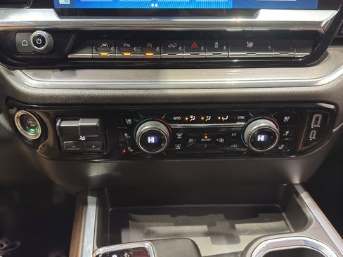 Used 2025 Chevrolet Silverado 1500 High Country w/ High Country Premium Package AWD/4WD image 33