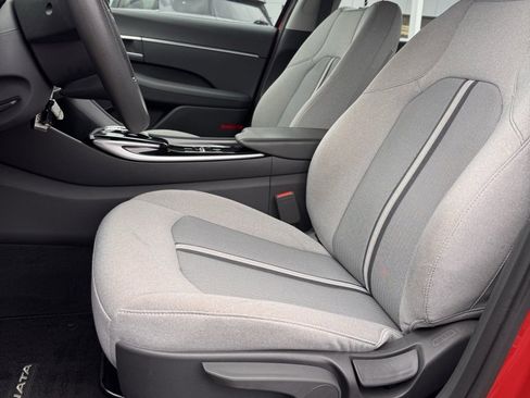 Used 2022 Hyundai Sonata SE image 9