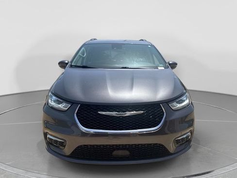 Used 2022 Chrysler Pacifica Touring-L FWD image 2
