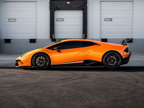 Used 2018 Lamborghini Huracan Performante image 9