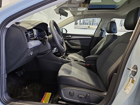 New 2026 Volkswagen Jetta SE FWD image 12