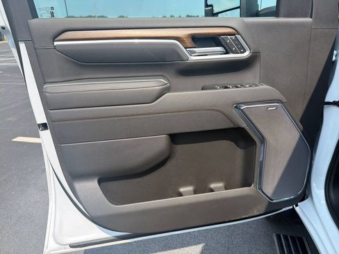 Used 2026 Chevrolet Silverado 2500 High Country w/ High Country Premium Package AWD/4WD image 12