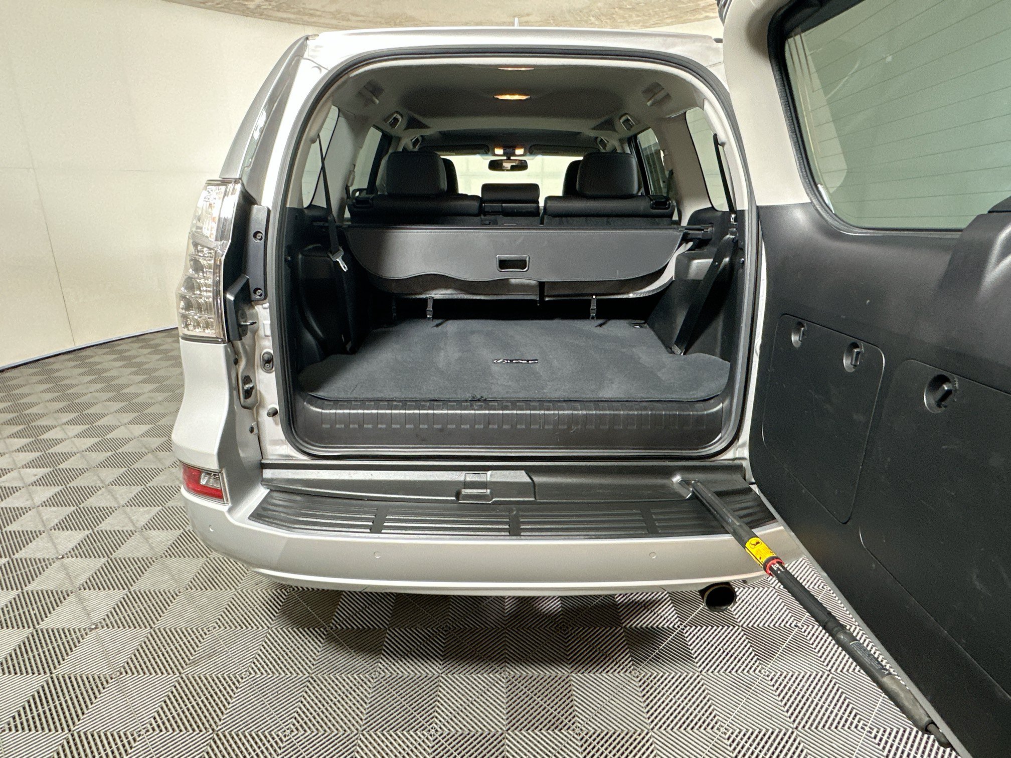 Used 2016 Lexus GX 460 w/ Navigation Package AWD/4WD image 31