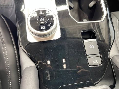 New 2025 Mitsubishi Outlander SE image 14