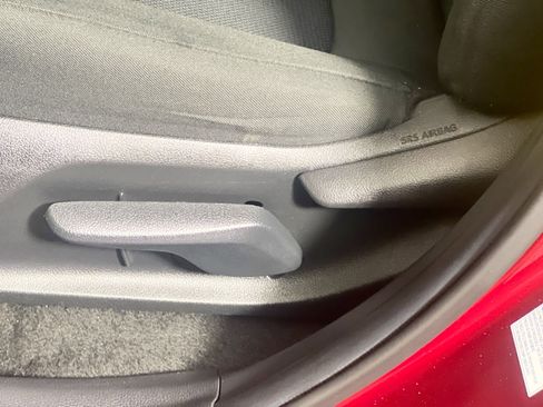 Used 2021 Toyota RAV4 LE image 15