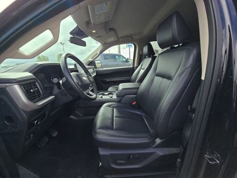 Used 2024 Ford Expedition Max XLT image 17