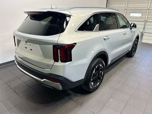 Used 2026 Kia Sorento S AWD/4WD image 3
