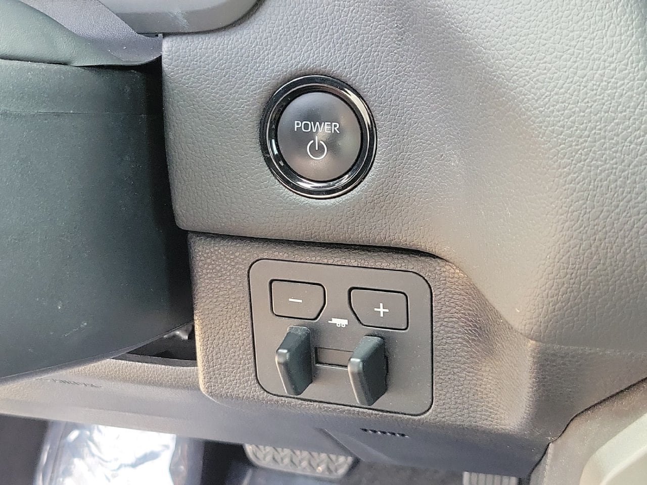Used 2026 Toyota Tundra Limited AWD/4WD image 29
