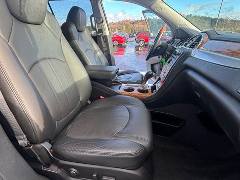 Used 2011 Buick Enclave CXL image 36