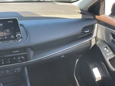 Used 2023 Nissan Rogue S image 17