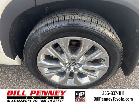 Used 2021 Toyota Highlander Limited image 12