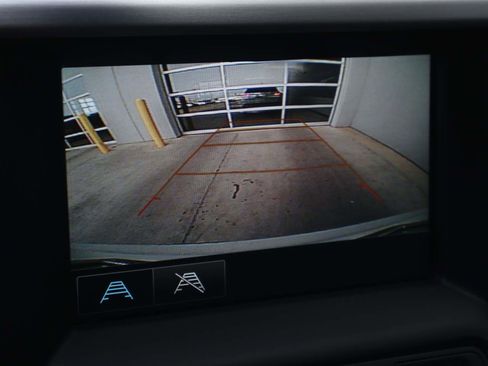 Used 2019 GMC Acadia SLE image 16