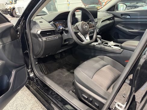 Used 2024 Nissan Altima 2.5 SV w/ SV Premium Package AWD/4WD image 16