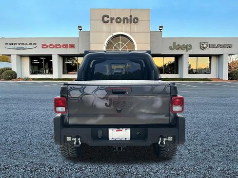 Used 2023 Jeep Gladiator Sport AWD/4WD image 4