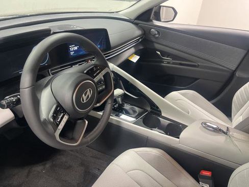 New 2025 Hyundai Elantra Limited image 10