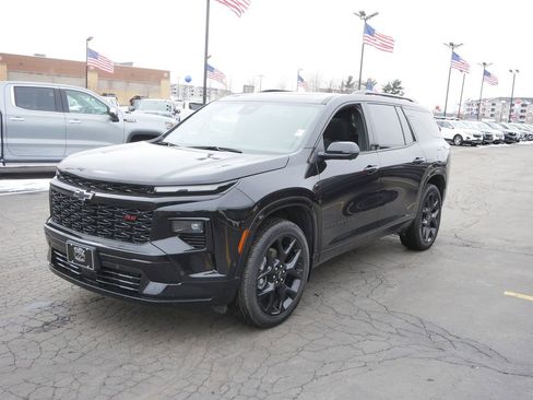 Used 2025 Chevrolet Traverse RS image 4