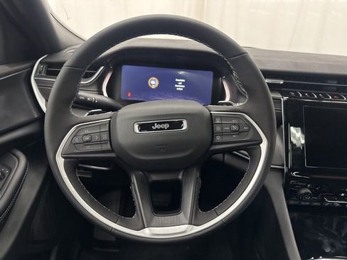 New 2025 Jeep Grand Cherokee Laredo X w/ Luxury Tech Group I image 9