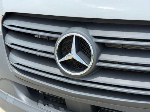 Used 2025 Mercedes-Benz Sprinter 2500 image 2