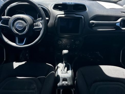 Used 2020 Jeep Renegade Latitude w/ UConnect 8.4 Nav Group AWD/4WD image 3
