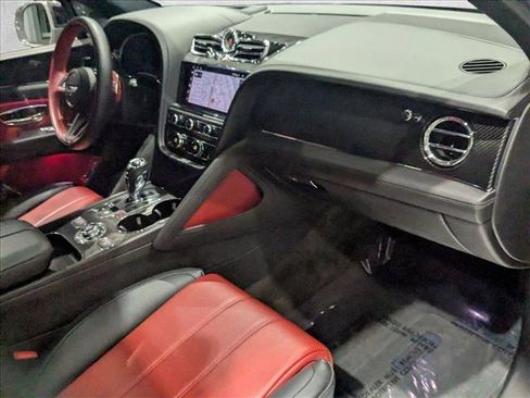 Used 2023 Bentley Bentayga image 22