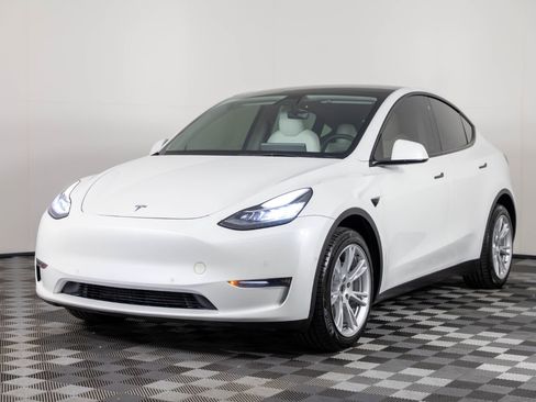 Used 2021 Tesla Model Y Long Range AWD/4WD image 2