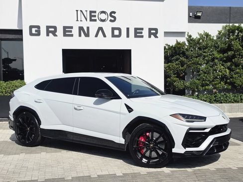 Used 2022 Lamborghini Urus AWD/4WD image 1