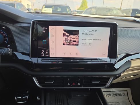 New 2026 Volkswagen Atlas Cross Sport SEL R-Line image 9