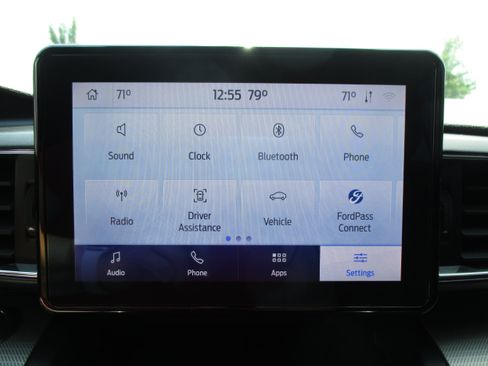 Used 2020 Ford Explorer XLT w/ Equipment Group 202A AWD/4WD image 23
