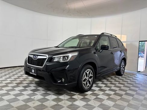 Used 2019 Subaru Forester Premium AWD/4WD image 3