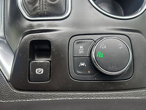 Used 2020 Chevrolet Traverse LT w/ Driver Confidence II Package AWD/4WD image 41