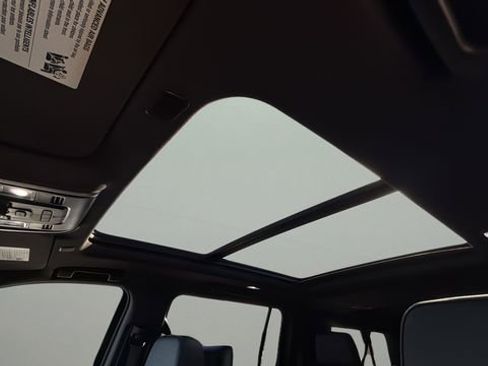 Used 2021 Chevrolet Suburban RST w/ Luxury Package image 19