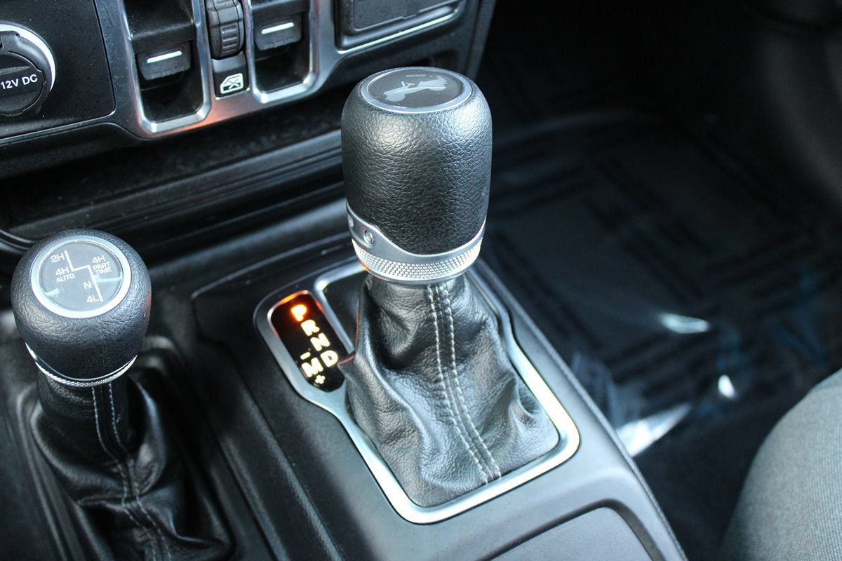 Used 2024 Jeep Wrangler Unlimited AWD/4WD image 17