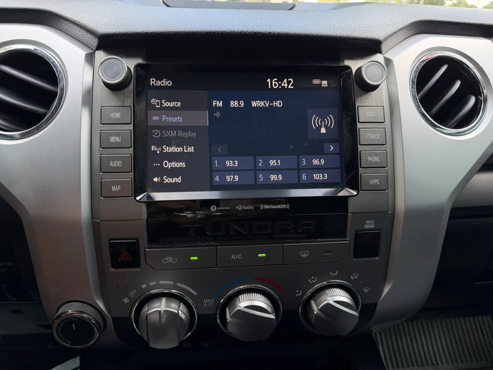 Used 2020 Toyota Tundra SR5 w/ SR5 Upgrade Package AWD/4WD image 29