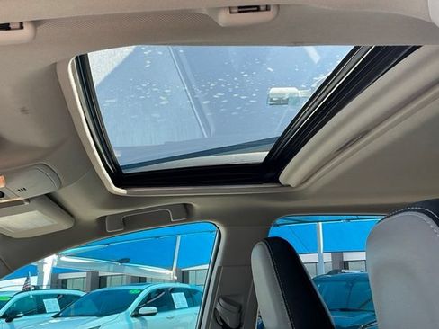 Used 2017 Toyota RAV4 Platinum FWD image 14