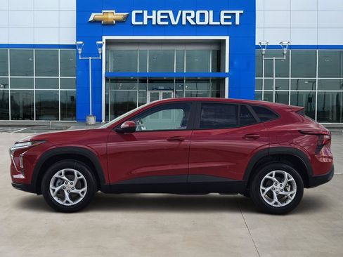 New 2026 Chevrolet Trax LS w/ LS Convenience Package FWD image 3
