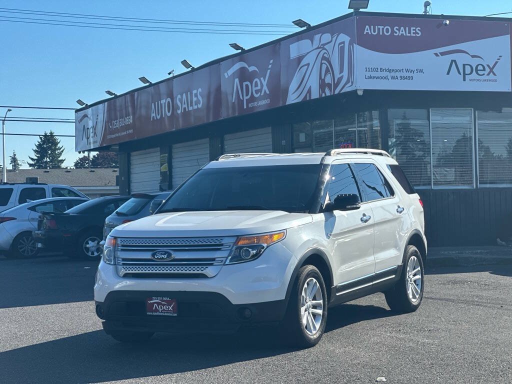 Used 2014 Ford Explorer XLT w/ Equipment Group 201A AWD/4WD image 2