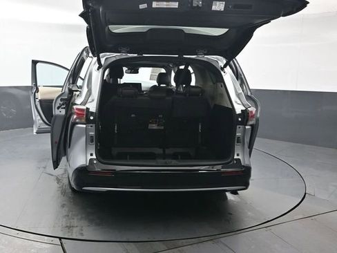 Certified 2023 Toyota Sienna Platinum image 58