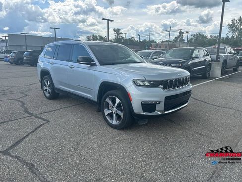 Used 2023 Jeep Grand Cherokee L Limited AWD/4WD image 8