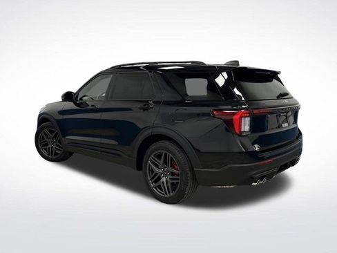 Used 2025 Ford Explorer ST image 3