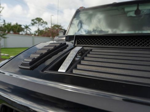 Used 2004 HUMMER H2 w/ Preferred Equipment Group image 84